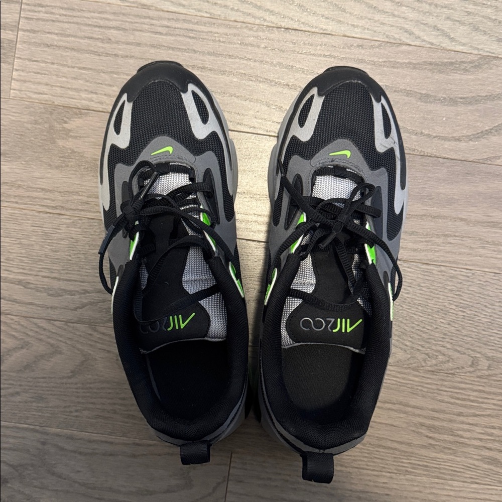 Nike Kids Sneakers Black and Green